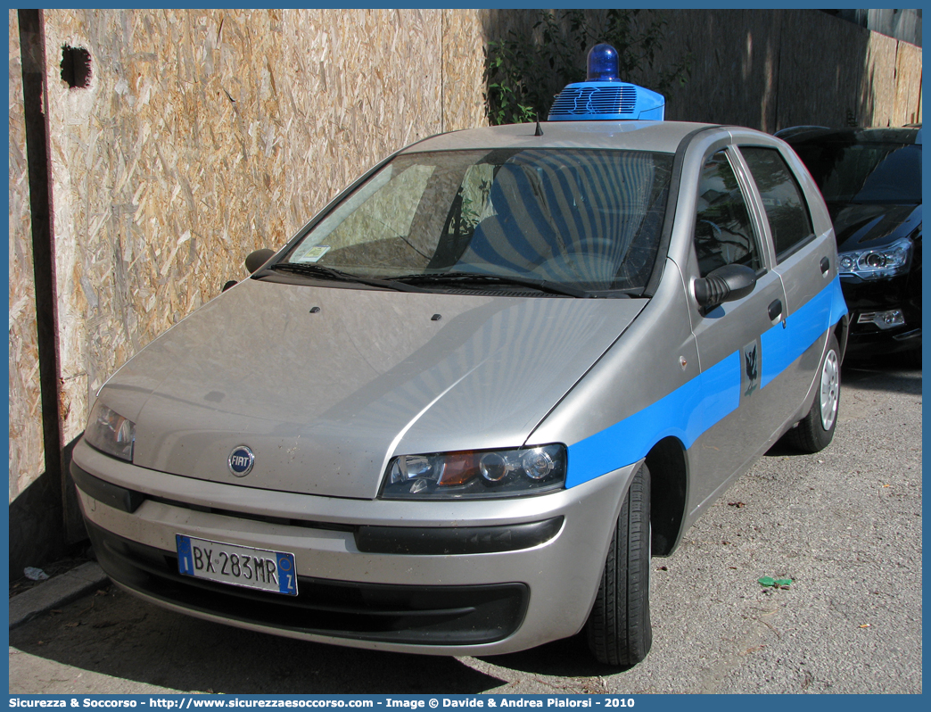 -
Polizia Municipale
Comune di Melfi
Fiat Punto II serie
Parole chiave: Polizia;Locale;Municipale;Melfi;Fiat;Punto