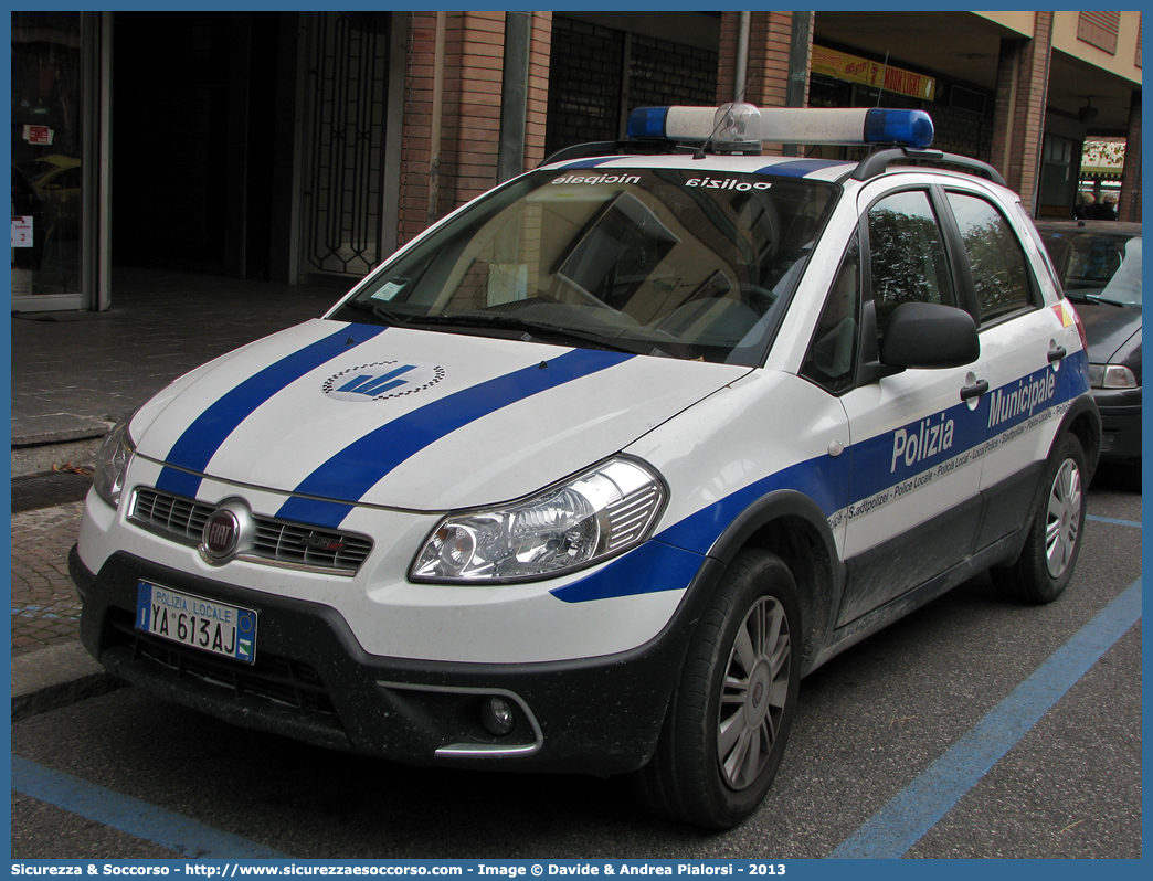 Polizia Locale YA613AJ
Polizia Municipale
Comune di Ravenna
Fiat Sedici II serie
Allestitore Focaccia Group S.r.l.
Parole chiave: Polizia;Locale;Municipale;Ravenna;Fiat;Sedici;Focaccia;YA613AJ;YA 613 AJ