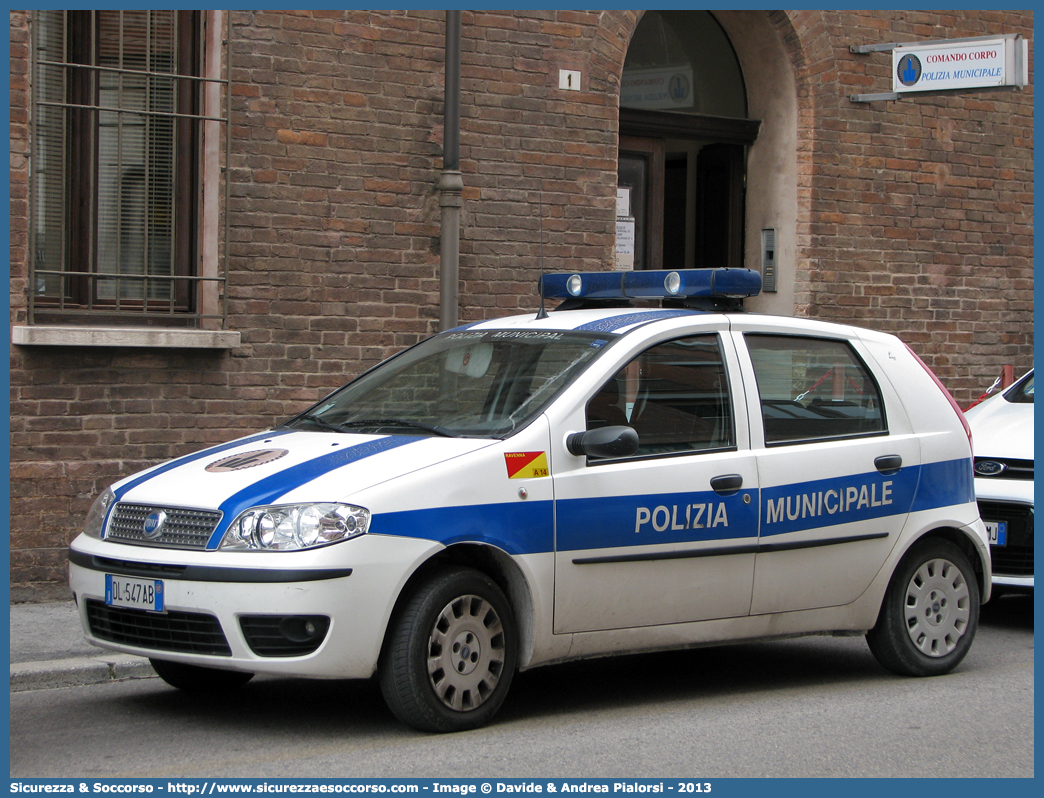 -
Polizia Municipale
Comune di Ravenna
Fiat Punto III serie restyling
Allestitore Focaccia Group S.r.l.
Parole chiave: Polizia;Locale;Municipale;Ravenna;Fiat;Punto;Focaccia