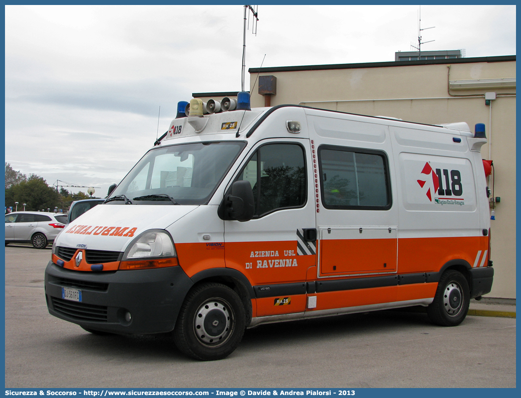 RA 25
118 Romagna Soccorso
Ambito Territoriale di Ravenna
Renault Master III serie
Allestitore Vision S.r.l.
Parole chiave: 118;Romagna;Ravenna;Soccorso;Ambulanza;Autoambulanza;Renault;Master;Vision