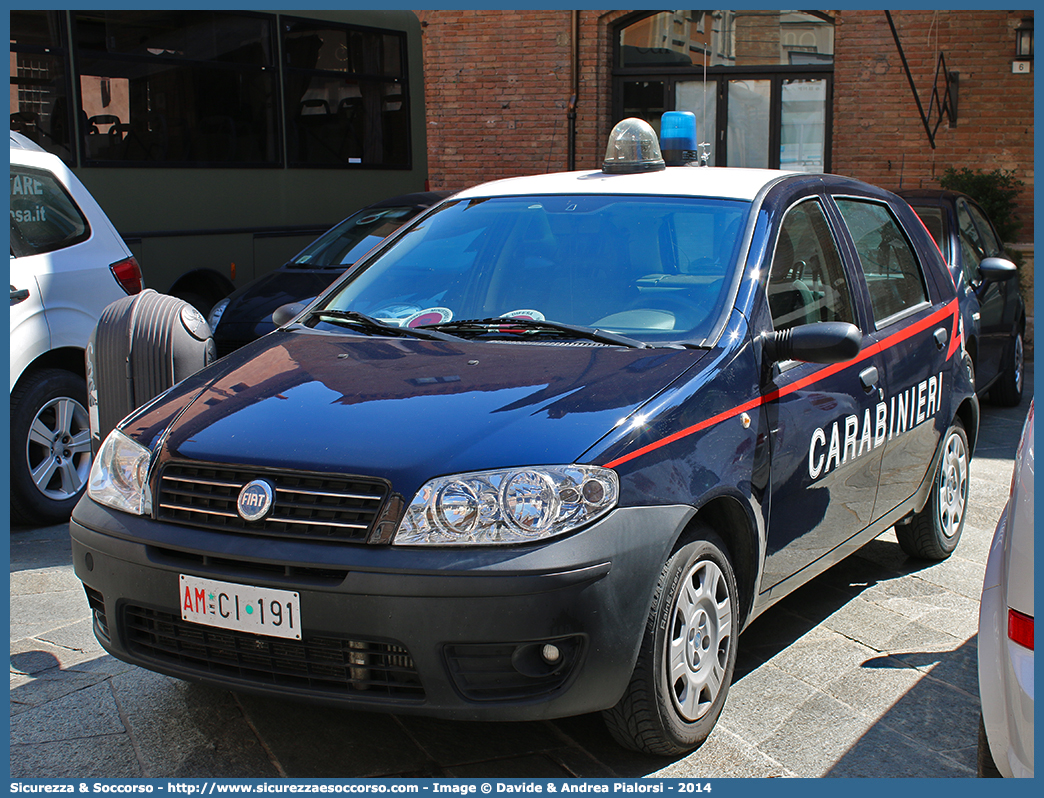 AM CI191
Arma dei Carabinieri
Reparto Carabinieri presso l'Aeronautica Militare
Fiat Punto III serie
Parole chiave: AM;A.M.;CC;C.C.;Arma;Carabinieri;Aeronautica;Militare;Fiat;Punto