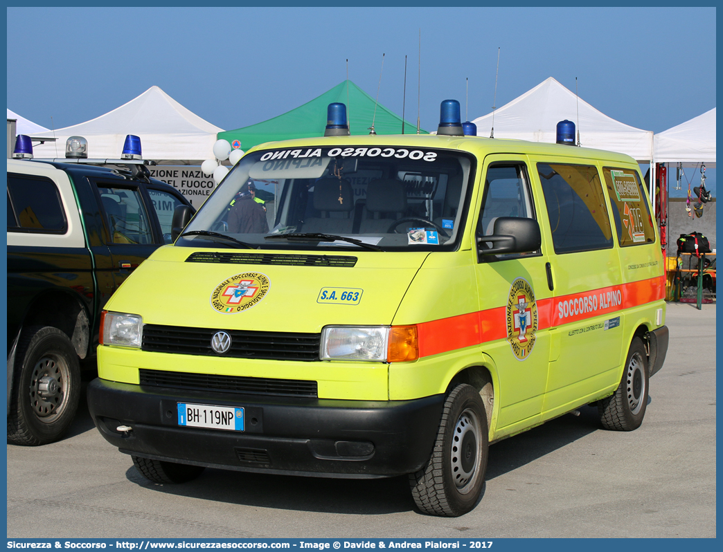 SA 663
Corpo Nazionale
Soccorso Alpino e Speleologico
Delegazione Alpina
XXV Emilia Romagna
Volkswagen Transporter T4
Parole chiave: CNSAS;C.N.S.A.S.;Corpo;Nazionale;Soccorso;Alpino;Speleologico;Emilia;Romagna;SAER;S.A.E.R.;Volkswagen;Transporter;T4;T 4