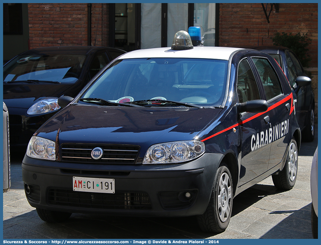 AM CI191
Arma dei Carabinieri
Reparto Carabinieri presso l'Aeronautica Militare
Fiat Punto III serie
Parole chiave: AM;A.M.;CC;C.C.;Arma;Carabinieri;Aeronautica;Militare;Fiat;Punto