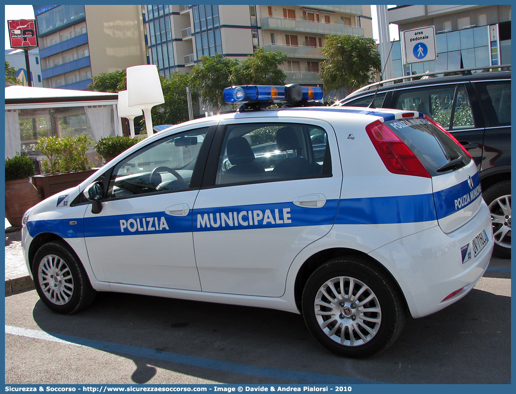 -
Polizia Municipale
Comune di Alfonsine
Fiat Grande Punto
Allestitore Focaccia Group S.r.l.
Parole chiave: Polizia;Locale;Municipale;Alfonsine;Fiat;Grande Punto;Focaccia