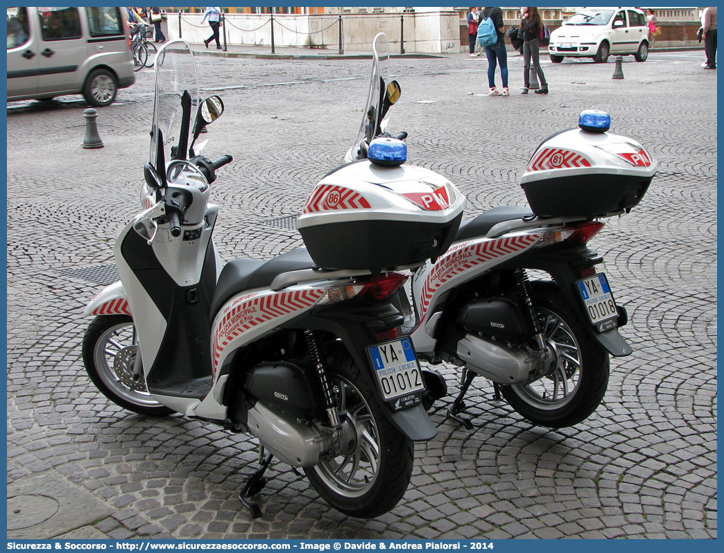 Polizia Locale YA01012
Comune di Pisa
Polizia Municipale
Honda SH125i VI serie
Parole chiave: Polizia;Locale;Municipale;Pisa;Honda;SH125i;SH;125;i;SH125;125i;YA01012;YA 01012