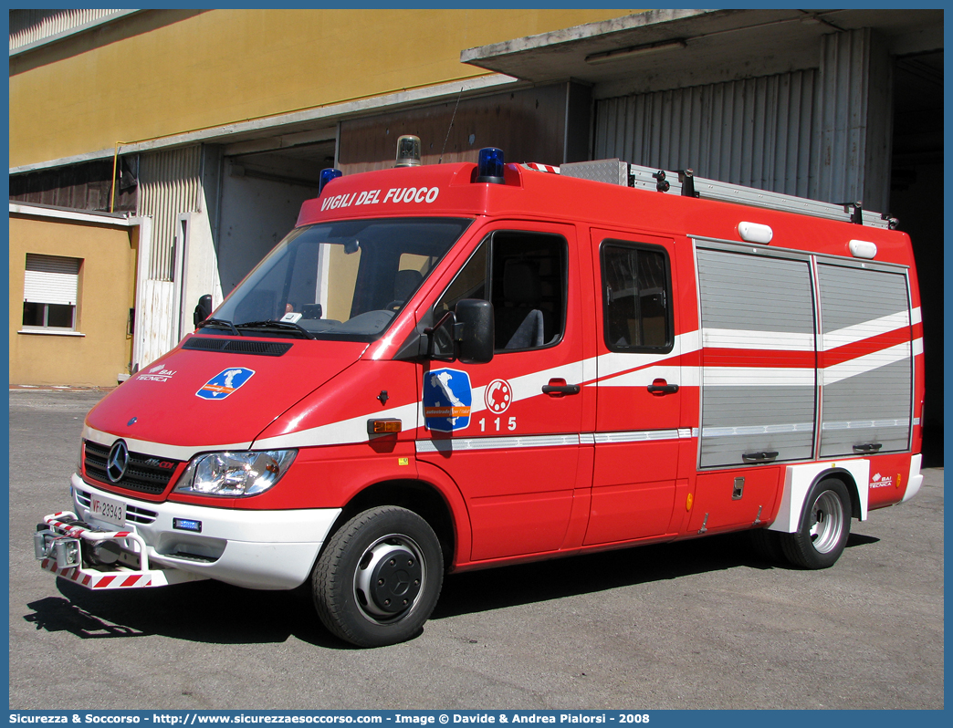 VF 23943
Corpo Nazionale Vigili del Fuoco
Mercedes Benz Sprinter 416 I serie restyling
Allestitore BAI S.r.l.
Parole chiave: Corpo;Nazionale;Vigili del Fuoco;Vigili;Fuoco;Polisoccorso;Mercedes Benz;Sprinter;416;BAI;B.A.I.;Tecnica;VF23943;VF 23943