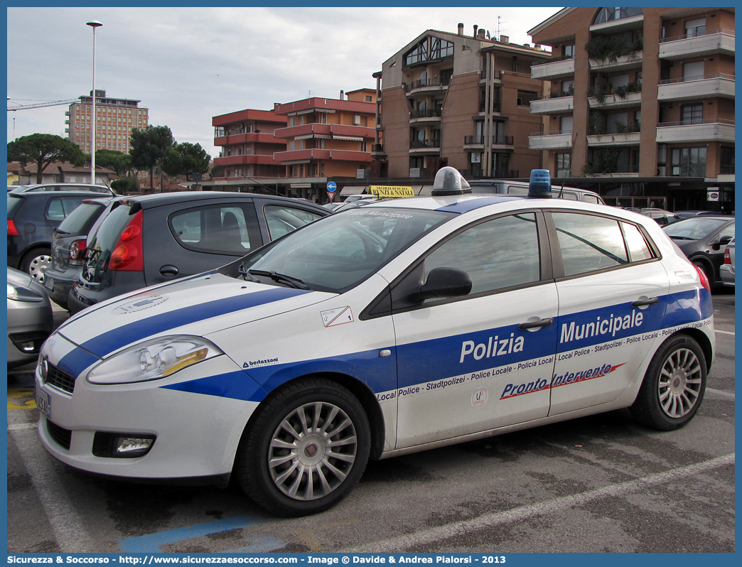 Polizia Locale YA143AB
Polizia Municipale
Unione Comuni della Bassa Romagna
Fiat Nuova Bravo
Allestitore Bertazzoni S.r.l.
Parole chiave: Polizia;Locale;Municipale;Bassa Romagna;Alfonsine;Bagnacavallo;Bagnara di Romagna;Conselice;Cotignola;Fusignano;Lugo;Massa Lombarda;Sant&#039;Agata sul Santerno;Sant Agata sul Santerno;Fiat;Nuova Bravo;Bertazzoni;YA143AB;YA 143 AB