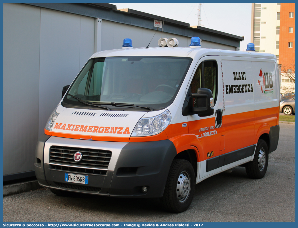 RA 28
118 Romagna Soccorso
Ambito Territoriale di Ravenna
Fiat Ducato III serie
Allestitore Vision S.r.l.
Parole chiave: 118;Romagna;Ravenna;Soccorso;Maxiemergenza;Maxiemergenze;Maxi Emergenza;Maxi Emergenze;Fiat;Ducato;X250;X250;Vision