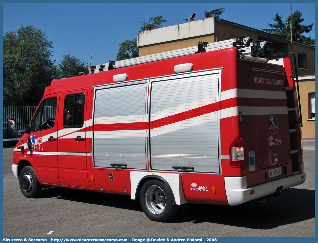 VF 23943
Corpo Nazionale Vigili del Fuoco
Mercedes Benz Sprinter 416 I serie restyling
Allestitore BAI S.r.l.
Parole chiave: Corpo;Nazionale;Vigili del Fuoco;Vigili;Fuoco;Polisoccorso;Mercedes Benz;Sprinter;416;BAI;B.A.I.;Tecnica;VF23943;VF 23943