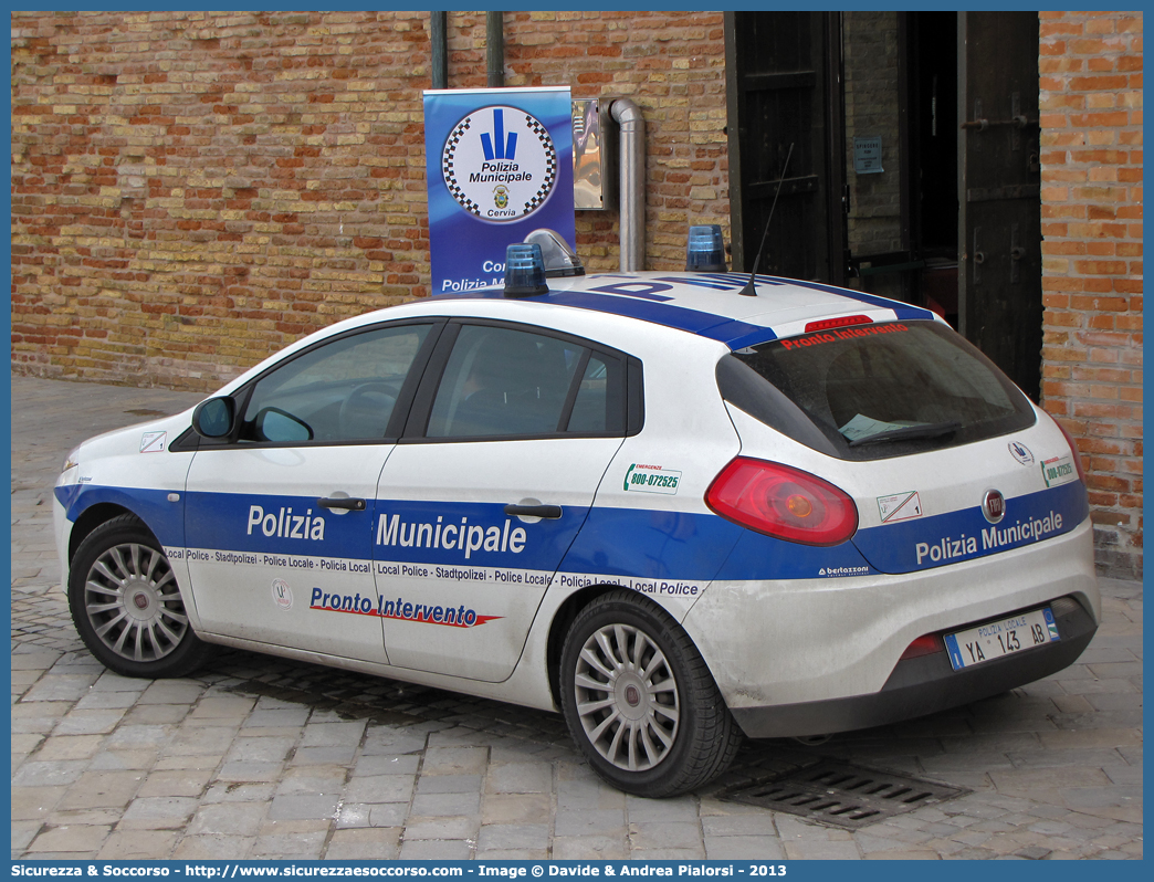 Polizia Locale YA143AB
Polizia Municipale
Unione Comuni della Bassa Romagna
Fiat Nuova Bravo
Allestitore Bertazzoni S.r.l.
Parole chiave: Polizia;Locale;Municipale;Bassa Romagna;Alfonsine;Bagnacavallo;Bagnara di Romagna;Conselice;Cotignola;Fusignano;Lugo;Massa Lombarda;Sant&#039;Agata sul Santerno;Sant Agata sul Santerno;Fiat;Nuova Bravo;Bertazzoni;YA143AB;YA 143 AB