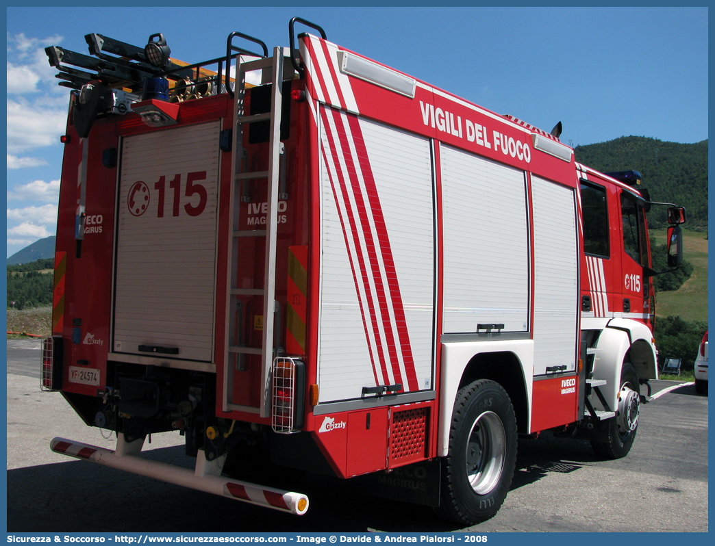 VF 24574
Corpo Nazionale Vigili del Fuoco
Iveco Magirus Grizzly
140E28 4x4 II serie
Parole chiave: VVF;V.V.F.;Corpo;Nazionale;Vigili;del;Fuoco;AutoPompaSerbatoio;APS;A.P.S.;Iveco;Magirus;Grizzly;140E28;4x4