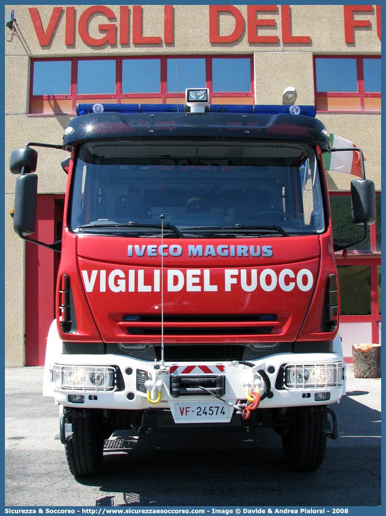 VF 24574
Corpo Nazionale Vigili del Fuoco
Iveco Magirus Grizzly
140E28 4x4 II serie
Parole chiave: VVF;V.V.F.;Corpo;Nazionale;Vigili;del;Fuoco;AutoPompaSerbatoio;APS;A.P.S.;Iveco;Magirus;Grizzly;140E28;4x4