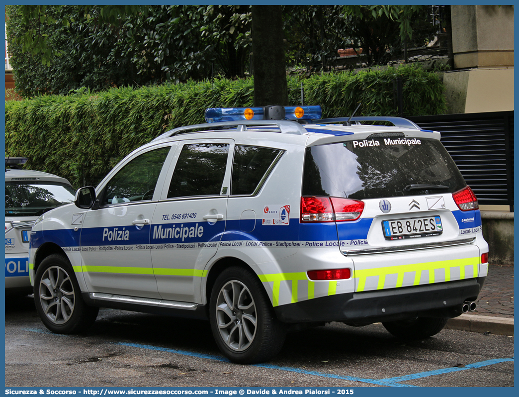 -
Polizia Municipale
Unione Comuni
della Romagna Faentina
Citroen C-Crosser
Allestitore Bertazzoni S.r.l.
Parole chiave: Polizia;Locale;Municipale;Unione;Romagna;Faentina;Faenza;Brisighella;Casola Valsenio;Castel Bolognese;Riolo Terme;Solarolo;Citroen;C-Crosser;C - Crosser;C;Crosser;Bertazzoni