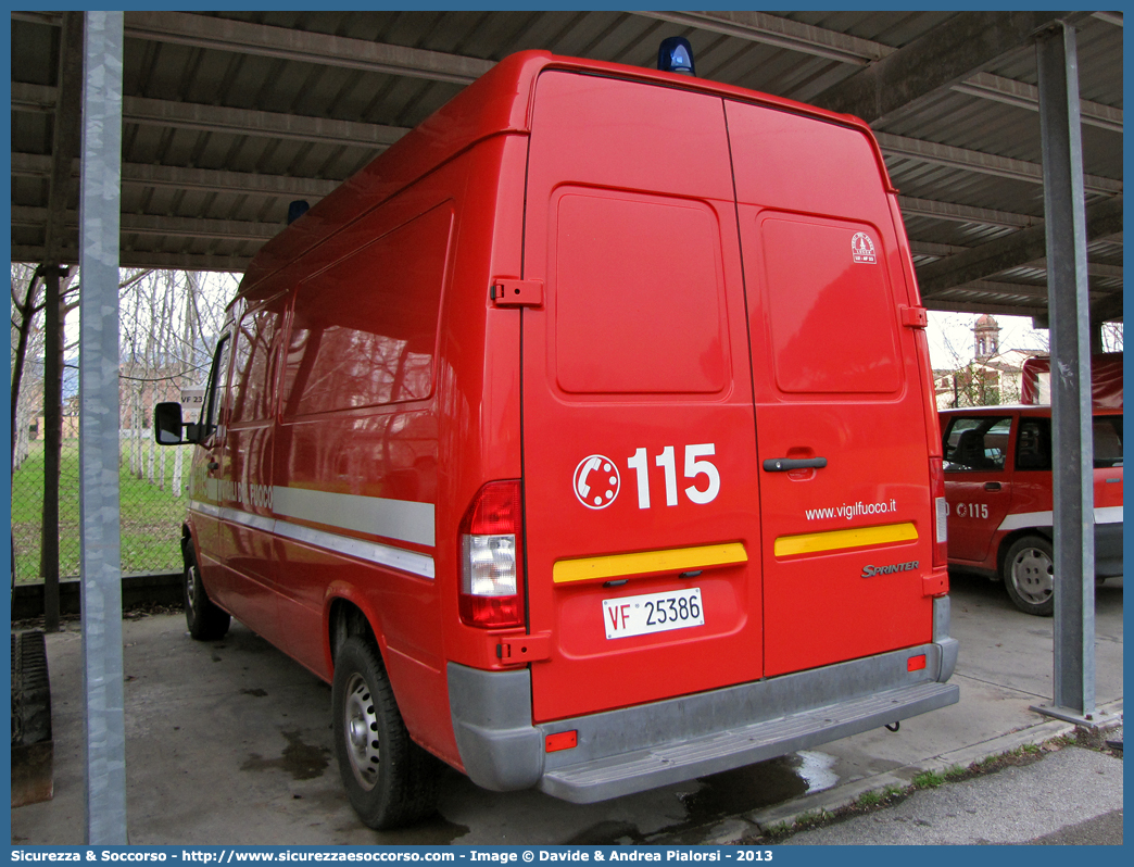 VF 25386
Corpo Nazionale Vigili del Fuoco
Mercedes Benz Sprinter 413 I serie restyling
Parole chiave: VF;V.F.;VVF;V.V.F.;Corpo;Nazionale;Vigili del Fuoco;Vigili;Fuoco;Autocarro;Autofurgone;Mercedes Benz;Sprinter