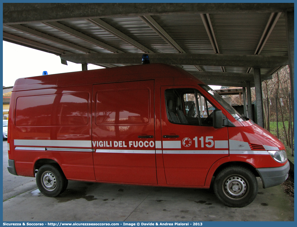 VF 25386
Corpo Nazionale Vigili del Fuoco
Mercedes Benz Sprinter 413 I serie restyling
Parole chiave: VF;V.F.;VVF;V.V.F.;Corpo;Nazionale;Vigili del Fuoco;Vigili;Fuoco;Autocarro;Autofurgone;Mercedes Benz;Sprinter