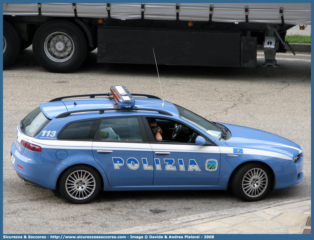 Polizia F0271
Polizia di Stato
Polizia Stradale
Raccordo Autostradale Valle d'Aosta S.p.A.
Alfa Romeo 159 Sportwagon
Parole chiave: Polizia di Stato;Polizia Stradale;R.A.V.;Raccordo Autostradale Valle d'Aosta;Alfa Romeo;159 Sportwagon