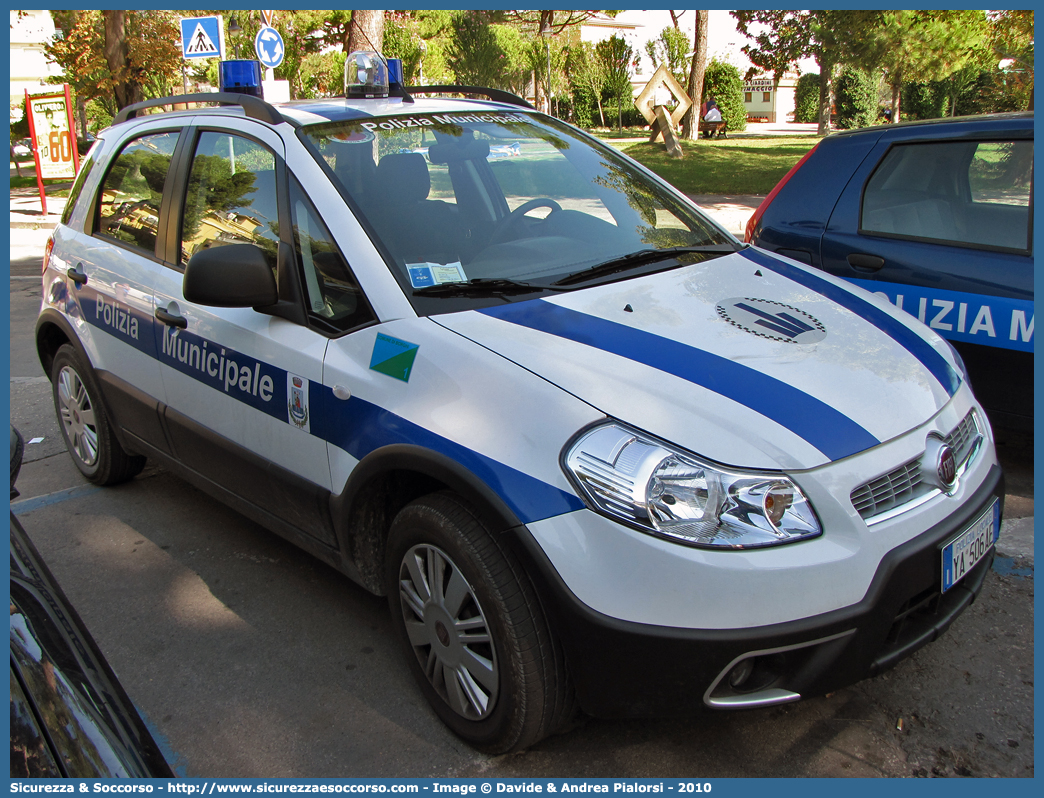 Polizia Locale YA506AE
Polizia Municipale
Comune di Borghi
Fiat Sedici II serie
Allestitore Focaccia Group S.r.l.
Parole chiave: Polizia;Locale;Municipale;Borghi;Fiat;Sedici;Focaccia;YA506AE;YA 506 AE