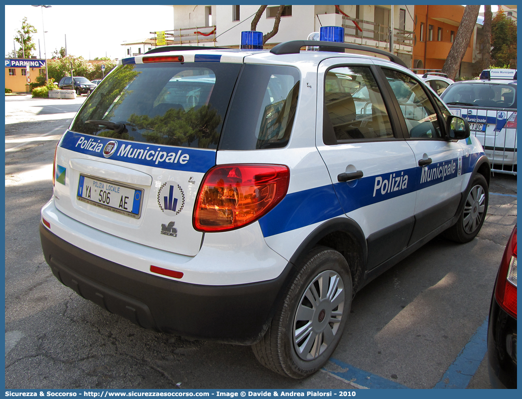 Polizia Locale YA506AE
Polizia Municipale
Comune di Borghi
Fiat Sedici II serie
Allestitore Focaccia Group S.r.l.
Parole chiave: Polizia;Locale;Municipale;Borghi;Fiat;Sedici;Focaccia;YA506AE;YA 506 AE