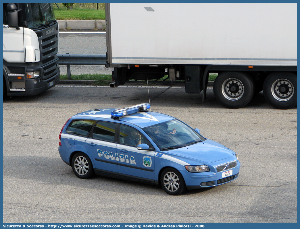 Polizia F4911
Polizia di Stato
Polizia Stradale
Raccordo Autostradale Valle d'Aosta S.p.A.
Volvo V50 I serie
Parole chiave: Polizia di Stato;Polizia Stradale;R.A.V.;Raccordo Autostradale Valle d'Aosta;Volvo;V50;V 50