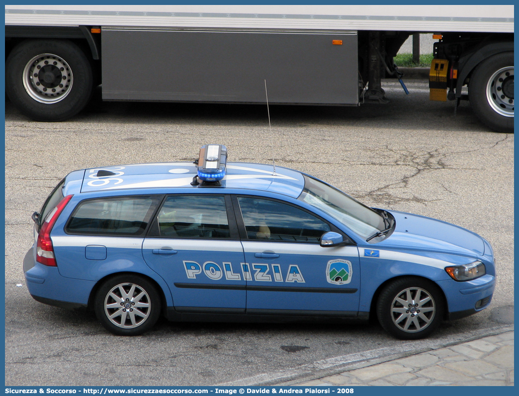 Polizia F4911
Polizia di Stato
Polizia Stradale
Raccordo Autostradale Valle d'Aosta S.p.A.
Volvo V50 I serie
Parole chiave: Polizia di Stato;Polizia Stradale;R.A.V.;Raccordo Autostradale Valle d'Aosta;Volvo;V50;V 50