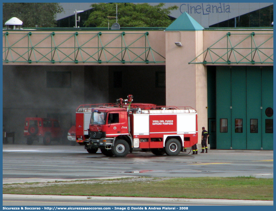 -
Vigili del Fuoco
Regione Autonoma Valle d'Aosta
Nucleo Aeroportuale
Mercedes Benz Actros 1843 4x4 I serie
Parole chiave: VF;V.F.;Vigili;Fuoco;Regione;Autonoma;Valle;Aosta;Mercedes;Benz;Actros;1843;4x4;Aeroportuale