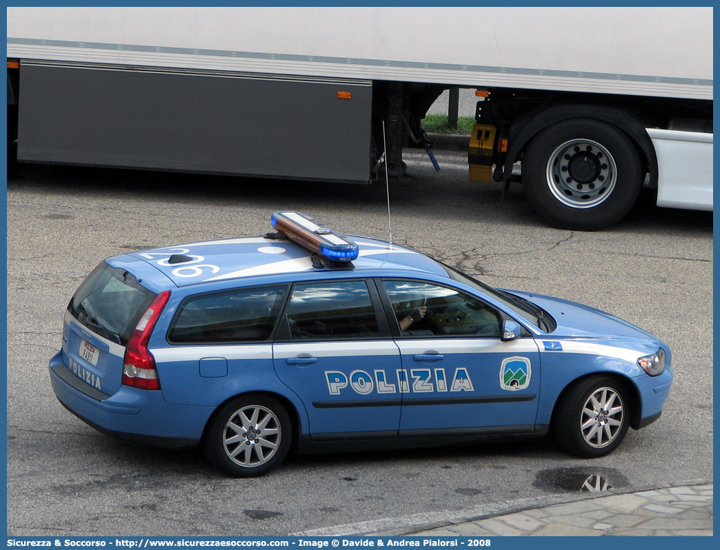 Polizia F4911
Polizia di Stato
Polizia Stradale
Raccordo Autostradale Valle d'Aosta S.p.A.
Volvo V50 I serie
Parole chiave: Polizia di Stato;Polizia Stradale;R.A.V.;Raccordo Autostradale Valle d'Aosta;Volvo;V50;V 50