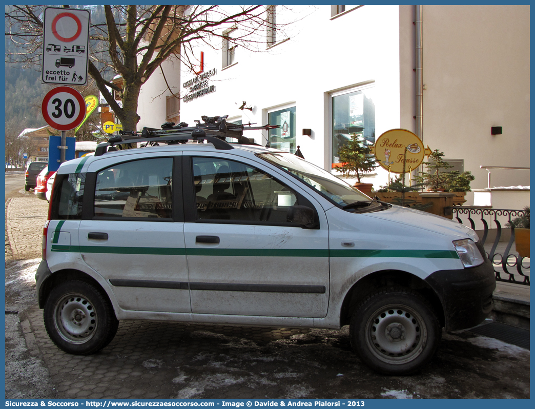 CF FD04J
Corpo Forestale
Provincia Autonoma di Bolzano
Fiat Nuova Panda 4x4 I serie
Parole chiave: Corpo;Forestale;Bolzano;CF;FD;Fiat;Panda;4x4