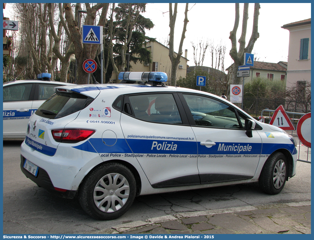 Polizia Locale YA188AC
Polizia Municipale
Comune di San Mauro Pascoli
Renault Clio VI serie
Allestitore Focaccia Group S.r.l.
Parole chiave: Polizia;Locale;Municipale;San Mauro Pascoli;Renault;Clio;Focaccia;YA188AC;YA 188 AC