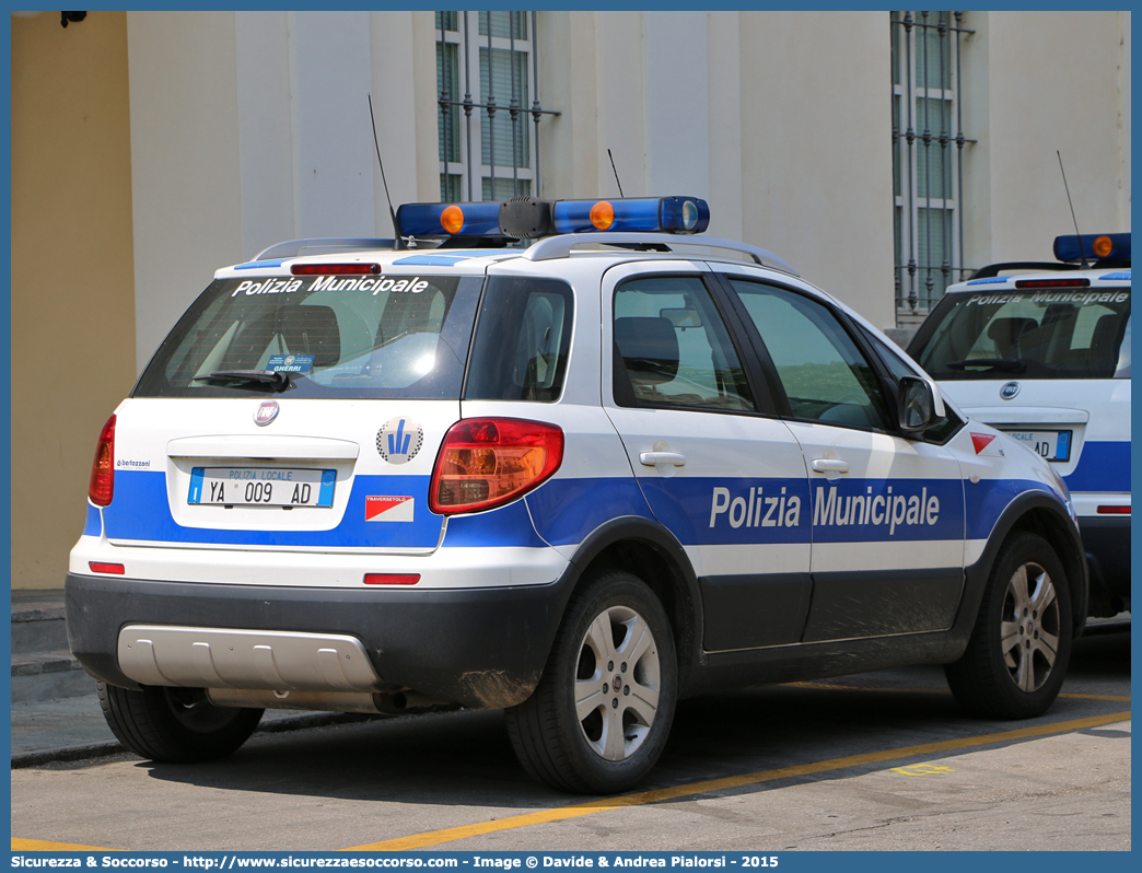 Polizia Locale YA009AD
Polizia Municipale
Unione Pedemontana Parmense
Fiat Sedici I serie
Allestitore Bertazzoni S.r.l.
Parole chiave: Polizia;Locale;Municipale;Pedemontana Parmense;Collecchio;Felino;Montechiarugolo;Sala Baganza;Traversetolo;Fiat;Sedici;Bertazzoni;YA009AD;YA 009 AD