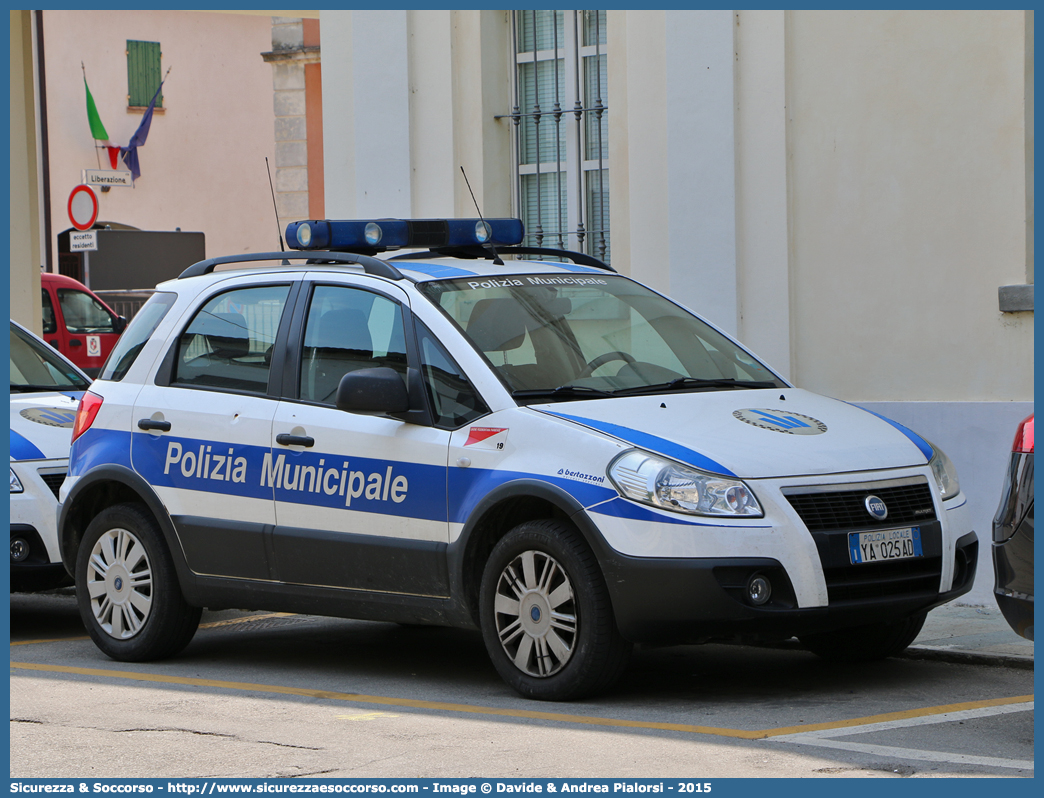 Polizia Locale YA025AD
Polizia Municipale
Unione Pedemontana Parmense
Fiat Sedici I serie
Allestitore Bertazzoni S.r.l.
Parole chiave: Polizia;Locale;Municipale;Pedemontana Parmense;Collecchio;Felino;Montechiarugolo;Sala Baganza;Traversetolo;Fiat;Sedici;Bertazzoni;YA025AD;YA 025 AD