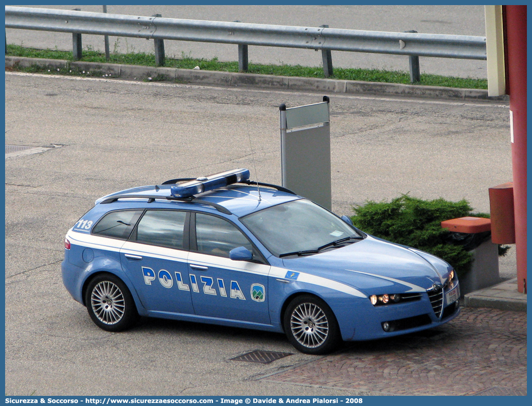 Polizia F0270
Polizia di Stato
Polizia Stradale
Raccordo Autostradale Valle d'Aosta S.p.A.
Alfa Romeo 159 Sportwagon
Parole chiave: Polizia di Stato;Polizia Stradale;R.A.V.;Raccordo Autostradale Valle d'Aosta;Alfa Romeo;159 Sportwagon