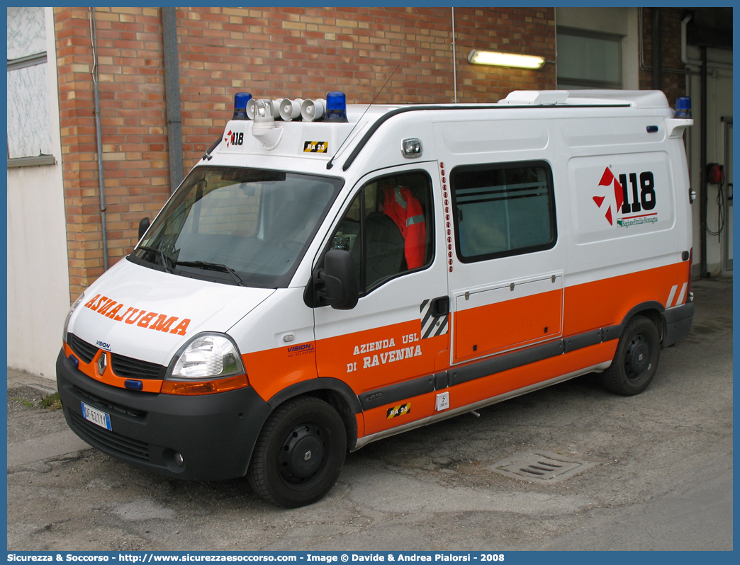 RA 23
118 Romagna Soccorso
Ambito Territoriale di Ravenna
Renault Master III serie
Allestitore Vision S.r.l.
Parole chiave: Renault;Master;118;Romagna;Ravenna;Soccorso;Ambulanza;Autoambulanza;Vision