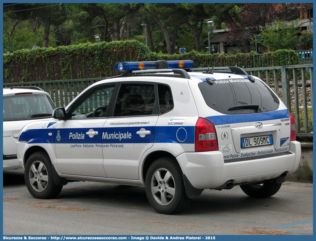 -
Polizia Municipale
Corpo Intercomunale
dell'Alto Ferrarese
Hyundai Tucson I serie
Allestitore Focaccia Group S.r.l.
Parole chiave: Polizia;Locale;Municipale;Alto Ferrarese;Bondeno;Mirabello;Poggio Renatico;Sant’Agostino;Sant Agostino;Hyundai;Tucson;Focaccia