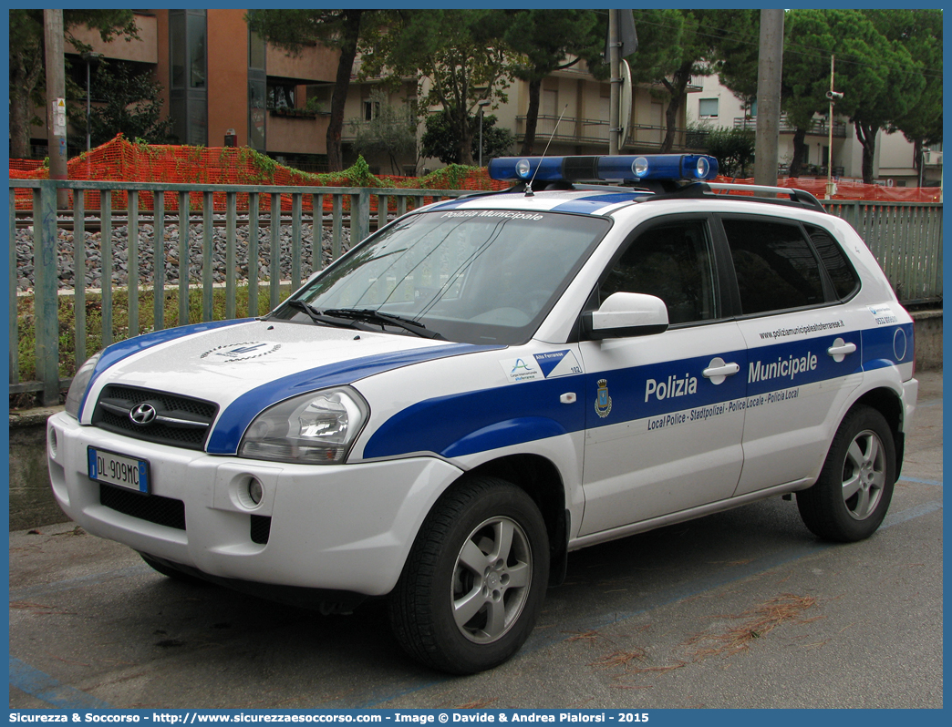 -
Polizia Municipale
Corpo Intercomunale
dell'Alto Ferrarese
Hyundai Tucson I serie
Allestitore Focaccia Group S.r.l.
Parole chiave: Polizia;Locale;Municipale;Alto Ferrarese;Bondeno;Mirabello;Poggio Renatico;Sant’Agostino;Sant Agostino;Hyundai;Tucson;Focaccia