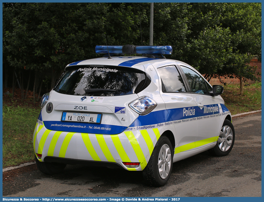 Polizia Locale YA020AL
Polizia Municipale
Unione Comuni
della Romagna Faentina
Renault Zoe
Allestitore Focaccia Group S.r.l.
Parole chiave: Polizia;Locale;Municipale;Unione;Romagna;Faentina;Faenza;Brisighella;Casola Valsenio;Castel Bolognese;Riolo Terme;Solarolo;Renault;Zoe;Focaccia