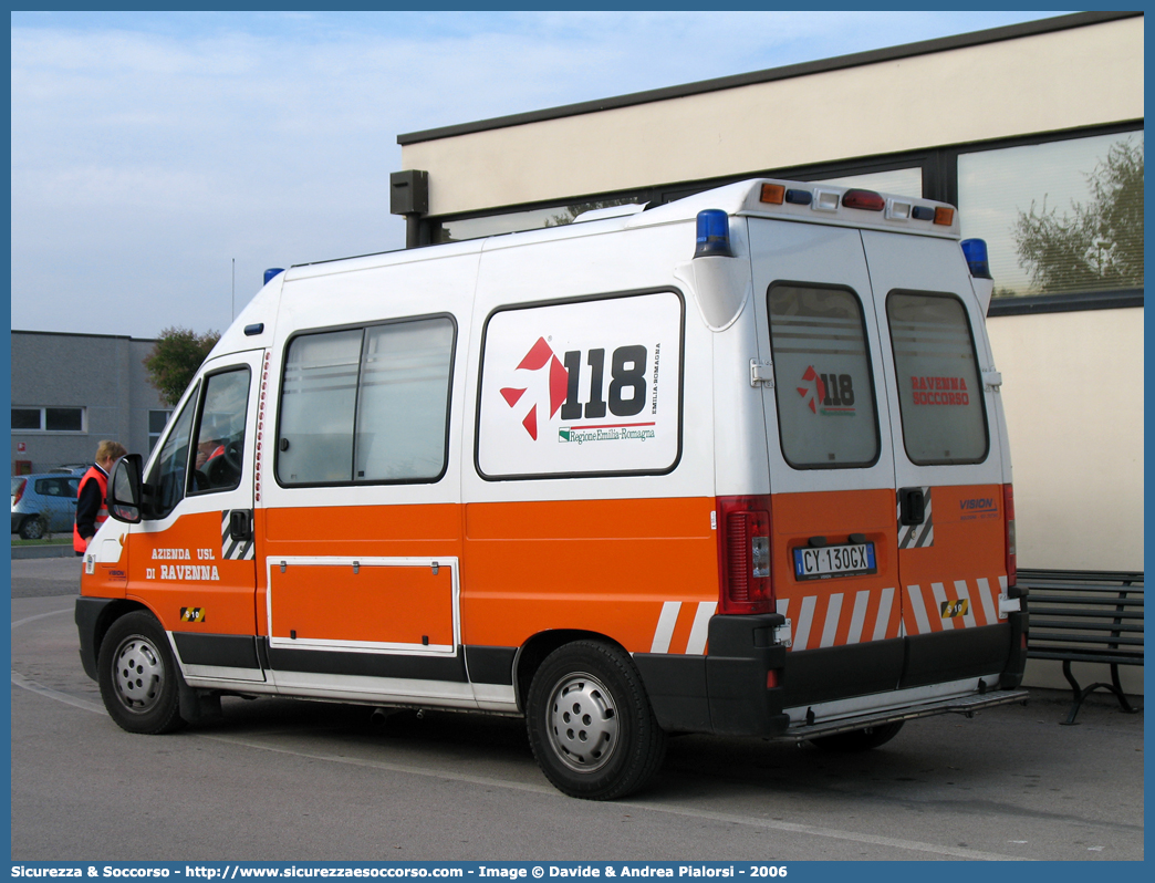 RA 10
118 Romagna Soccorso
Ambito Territoriale di Ravenna
Fiat Ducato II serie restyling
Allestitore Vision S.r.l.
Parole chiave: 118;Romagna;Ravenna;Soccorso;Ambulanza;Autoambulanza;Fiat;Ducato;Vision