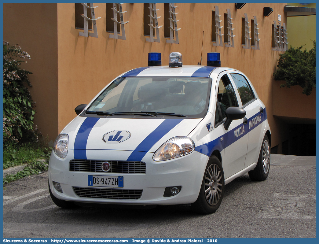 -
Polizia Municipale
Comune di Cento
Fiat Grande Punto
Allestitore Focaccia Group S.r.l.
Parole chiave: Polizia;Municipale;Locale;Cento;Fiat;Grande Punto;Focaccia