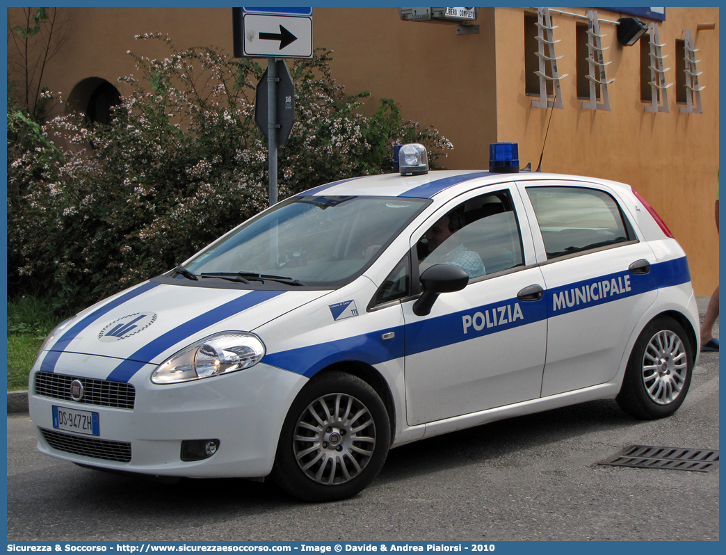 -
Polizia Municipale
Comune di Cento
Fiat Grande Punto
Allestitore Focaccia Group S.r.l.
Parole chiave: Polizia;Municipale;Locale;Cento;Fiat;Grande Punto;Focaccia