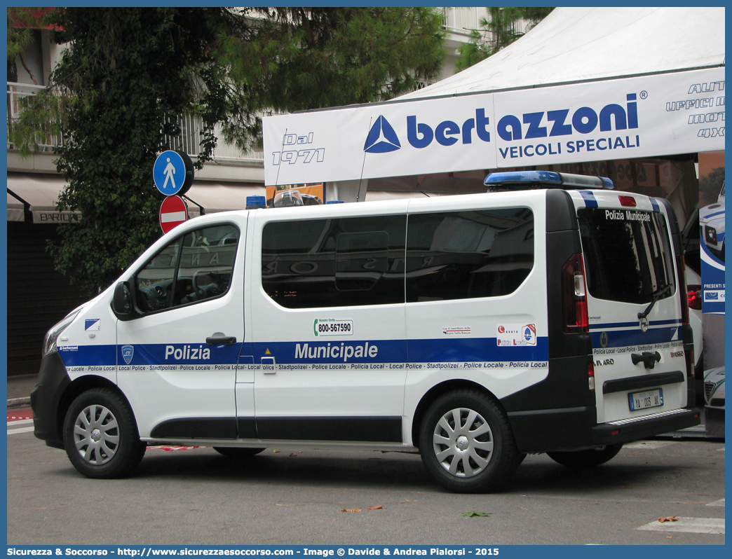 Polizia Locale YA003AK
Polizia Municipale
Unione Comuni Terra di Mezzo
Opel Vivaro II serie
Allestitore Bertazzoni S.r.l.
Parole chiave: Polizia;Locale;Municipale;Terra di Mezzo;Bagnolo in Piano;Cadelbosco di Sopra;Castelnovo di Sotto;Opel;Vivaro;Bertazzoni;YA003AK;YA 003 AK