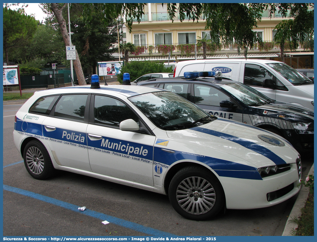 Polizia Locale YA000AD
Polizia Municipale
Unione Comuni Tresinaro Secchia
Alfa Romeo 159 Sportwagon
Allestitore Olmedo S.p.A.
Parole chiave: Polizia;Locale;Municipale;Tresinaro Secchia;Casalgrande;Castellarano;Rubiera;Scandiano;Alfa Romeo;159;Sportwagon;Sport Wagon;S.W.;SW;Olmedo