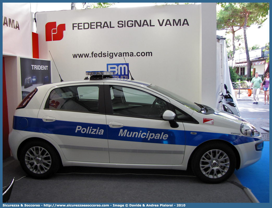 Polizia Locale YA058AD
Polizia Municipale
Unione Comuni Val d'Enza
Fiat Punto Evo
Allestitore Bertazzoni S.r.l.
Parole chiave: Polizia;Locale;Municipale;Val d'Enza;Val d Enza;Bibbiano;Campegine;Cavriago;Gattatico;Montecchio Emilia;San Polo d'Enza;San Polo d Enza;Sant'Ilario d'Enza;Sant Ilario d Enza;Fiat;Punto;Evo;Bertazzoni;YA058AD;YA 058 AD