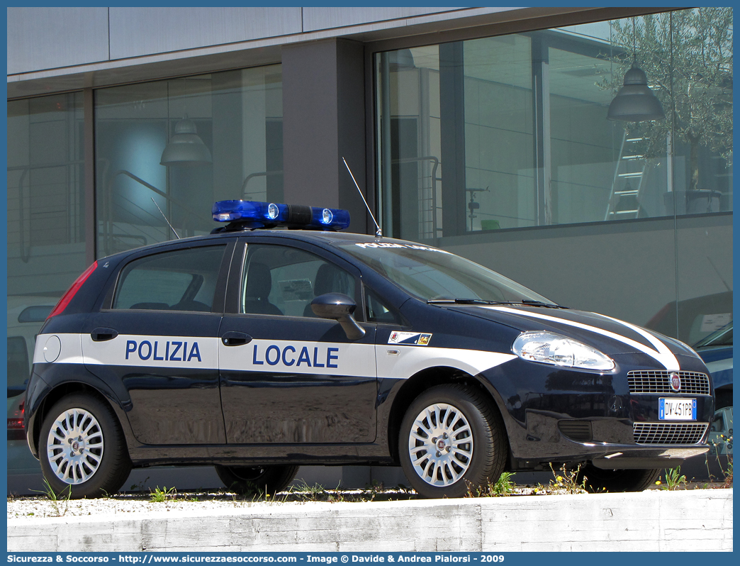 -
Polizia Locale
Comune di Pescantina
Fiat Grande Punto
Allestitore Focaccia Group S.r.l.
Parole chiave: PL;PM;P.L.;P.M.;Polizia;Locale;Municipale;Pescantina;Fiat;Grande Punto;Focaccia