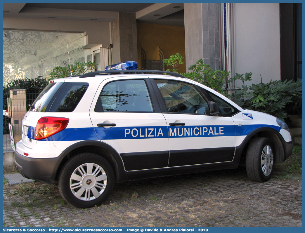 Polizia Locale YA352AC
Polizia Municipale
Comune di Sant'Antonio Abate
Fiat Sedici I serie
Parole chiave: Polizia;Locale;Municipale;Sant&#039;Antonio Abate;Sant Antonio Abate;Fiat;Sedici;YA352AC;YA 352 AC