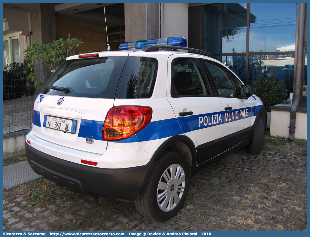 Polizia Locale YA352AC
Polizia Municipale
Comune di Sant'Antonio Abate
Fiat Sedici I serie
Parole chiave: Polizia;Locale;Municipale;Sant&#039;Antonio Abate;Sant Antonio Abate;Fiat;Sedici;YA352AC;YA 352 AC