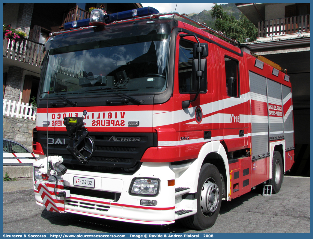 VF 24132
Vigili del Fuoco
Regione Autonoma Valle d'Aosta
Mercedes Benz Actros 1841
Parole chiave: VF;V.F.;Vigili;Fuoco;Regione;Autonoma;Valle;Aosta;Mercedes Benz;Actros;1841