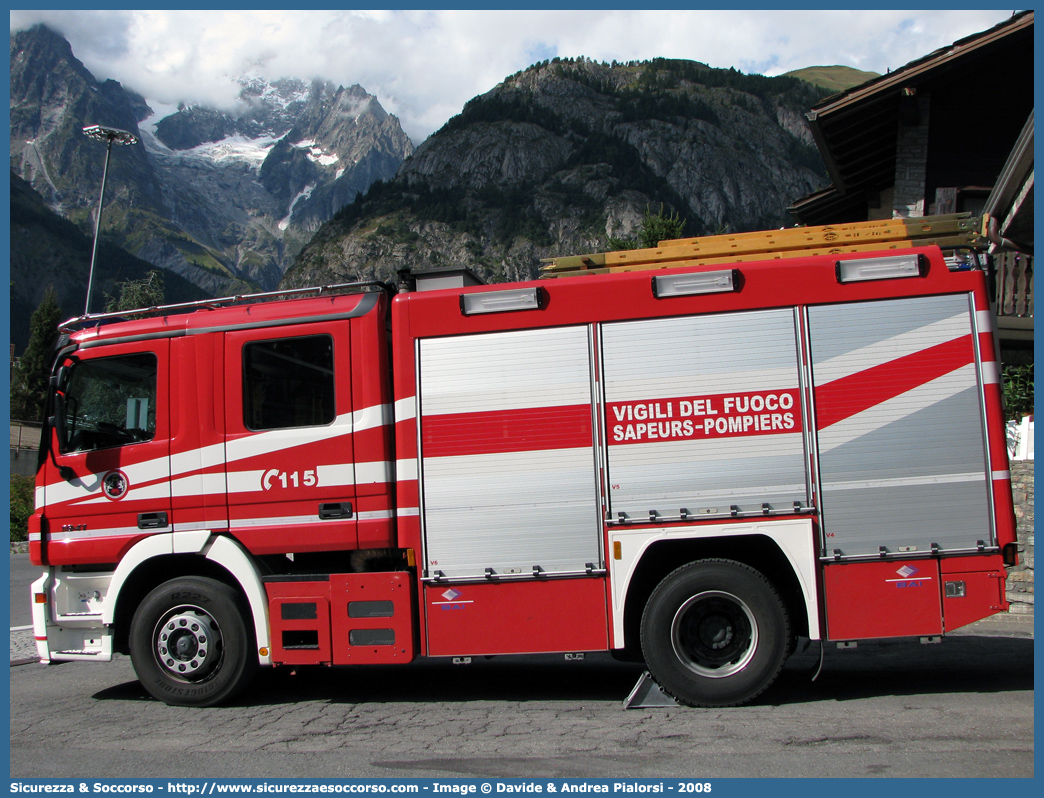 VF 24132
Vigili del Fuoco
Regione Autonoma Valle d'Aosta
Mercedes Benz Actros 1841
Parole chiave: VF;V.F.;Vigili;Fuoco;Regione;Autonoma;Valle;Aosta;Mercedes Benz;Actros;1841