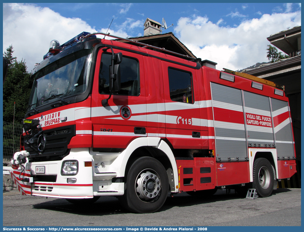 VF 24132
Vigili del Fuoco
Regione Autonoma Valle d'Aosta
Mercedes Benz Actros 1841
Parole chiave: VF;V.F.;Vigili;Fuoco;Regione;Autonoma;Valle;Aosta;Mercedes Benz;Actros;1841