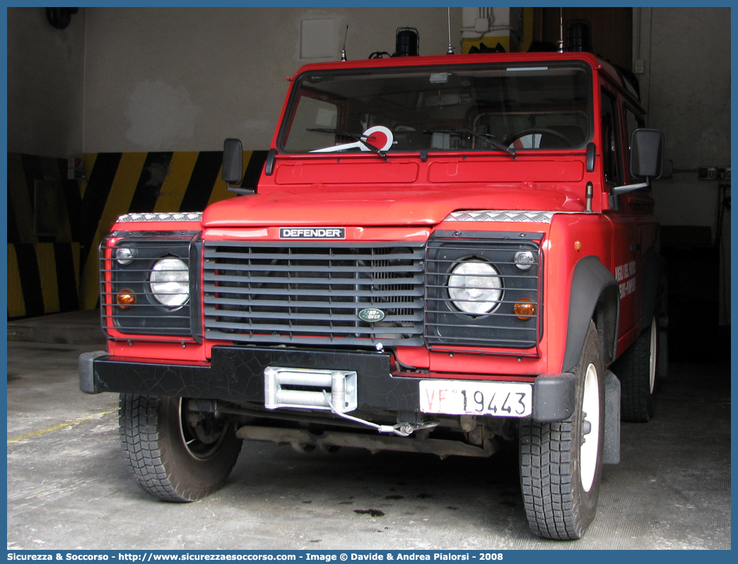 VF 19443
Vigili del Fuoco
Regione Autonoma Valle d'Aosta
Land Rover Defender 90
Parole chiave: F;V.F.;Vigili;Fuoco;Regione;Autonoma;Valle;Aosta;Land Rover;Defender;90;19443