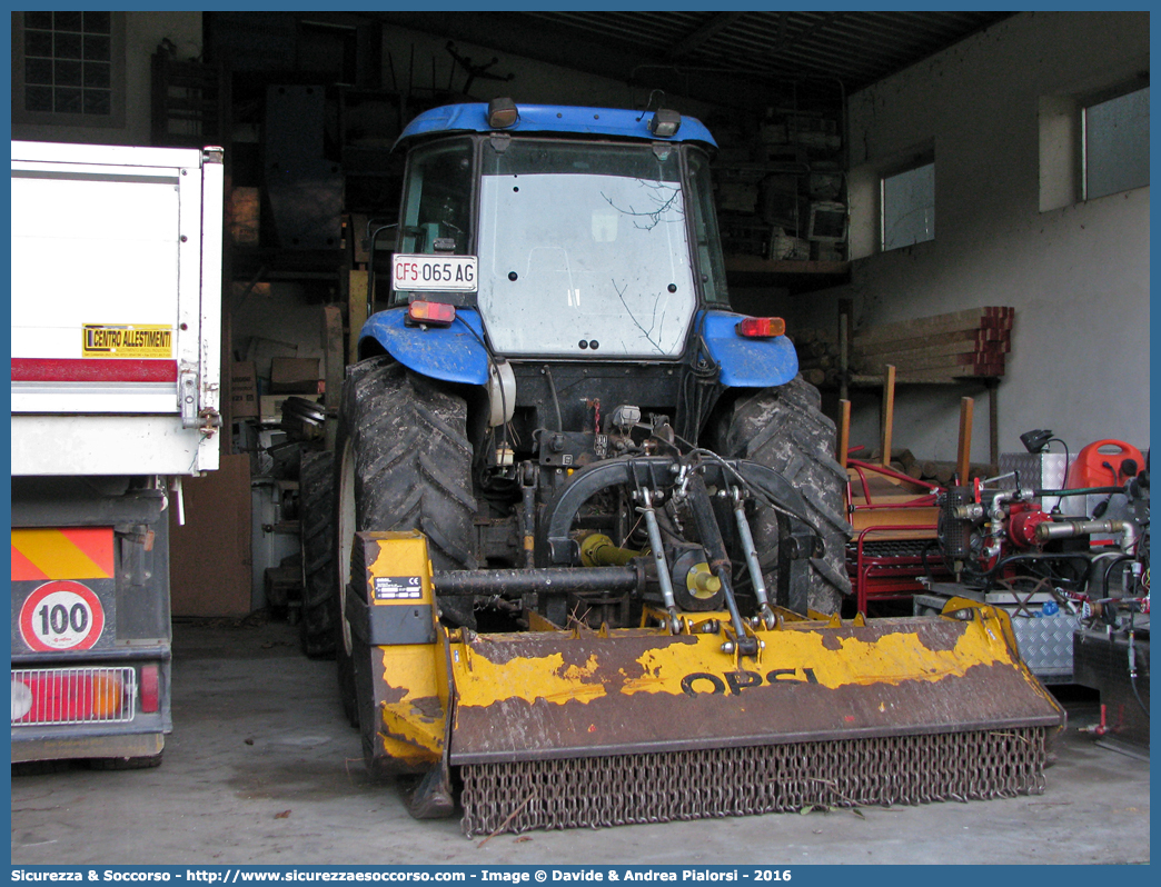 CFS 065AG
Corpo Forestale dello Stato
New Holland
Parole chiave: Corpo;Forestale;dello;Stato;CFS;C.F.S.;New Holland;Trattore;065AG;065 AG