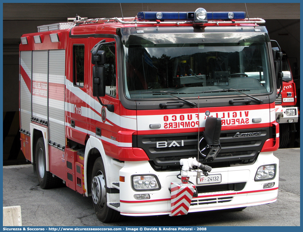 VF 24132
Vigili del Fuoco
Regione Autonoma Valle d'Aosta
Mercedes Benz Actros 1841
Parole chiave: VF;V.F.;Vigili;Fuoco;Regione;Autonoma;Valle;Aosta;Mercedes Benz;Actros;1841